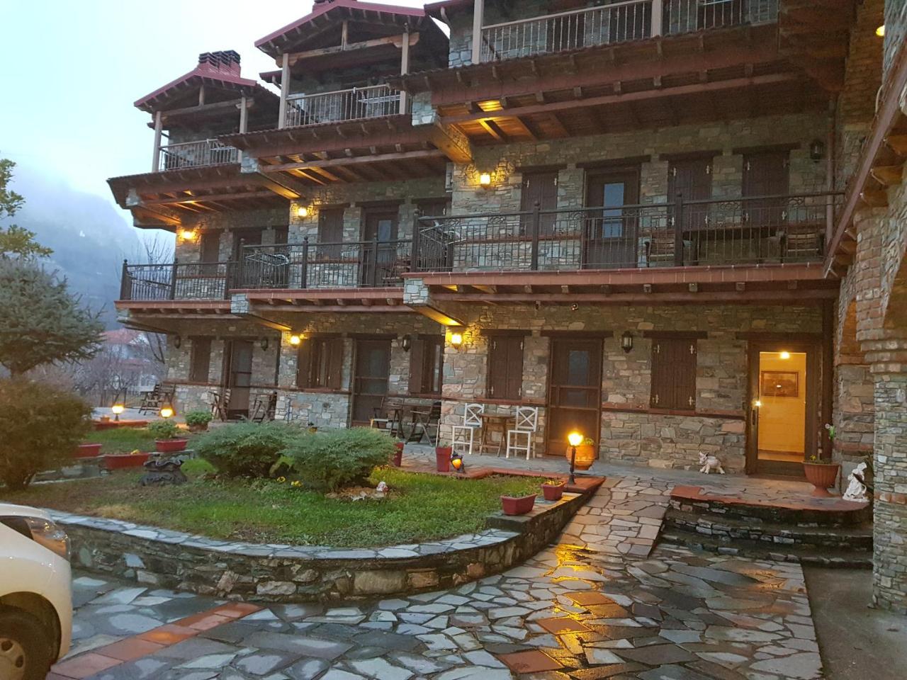 Hotel Παραδοσιακο Loutraki  Bagian luar foto