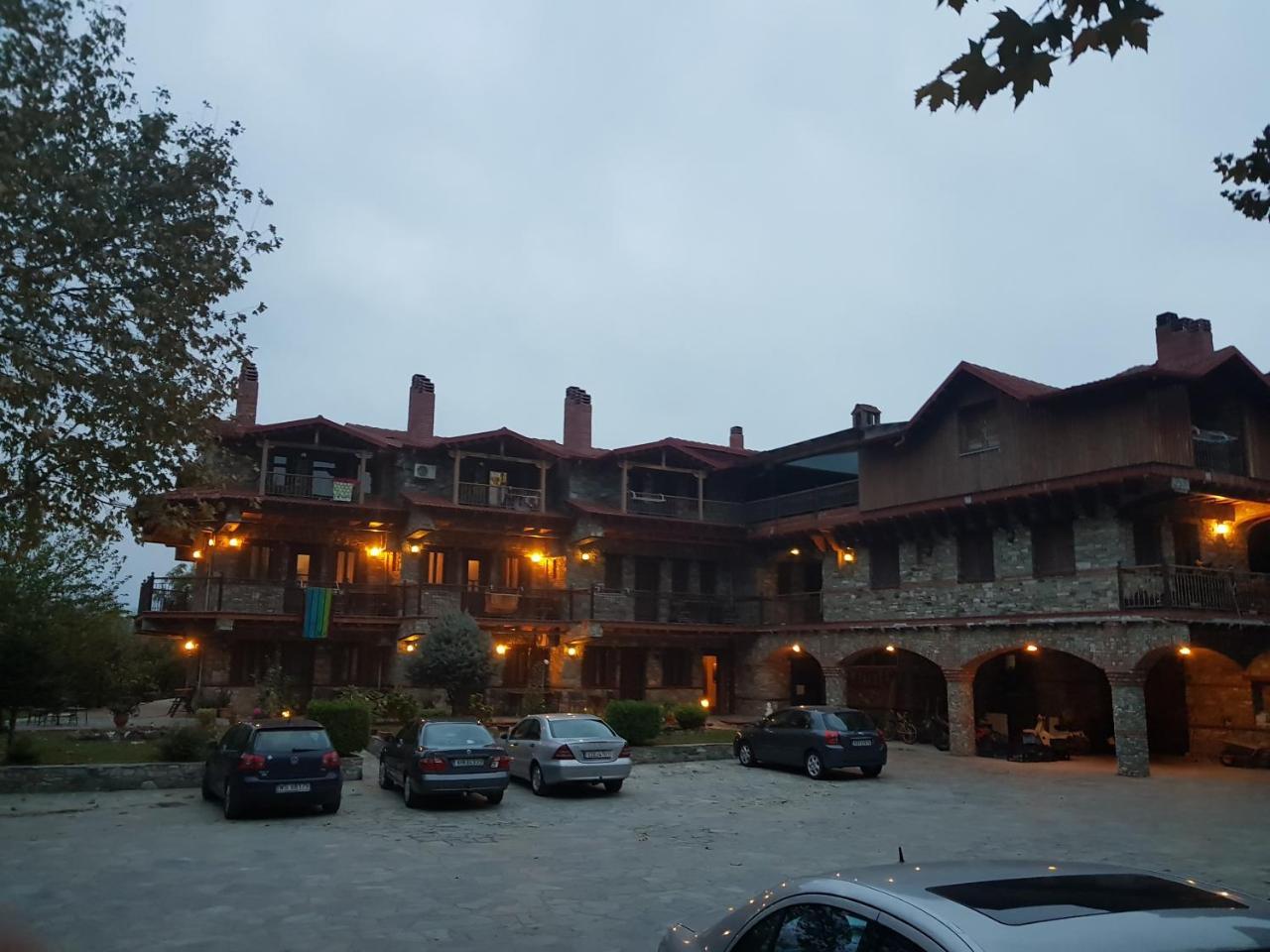 Hotel Παραδοσιακο Loutraki  Bagian luar foto