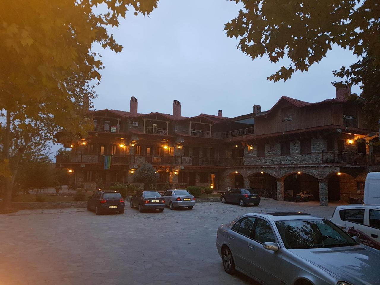 Hotel Παραδοσιακο Loutraki  Bagian luar foto