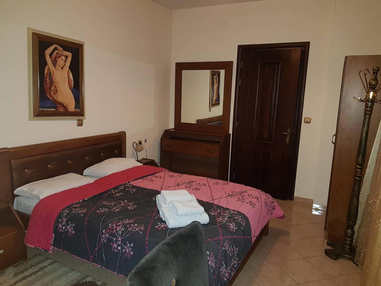Hotel Παραδοσιακο Loutraki  Bagian luar foto