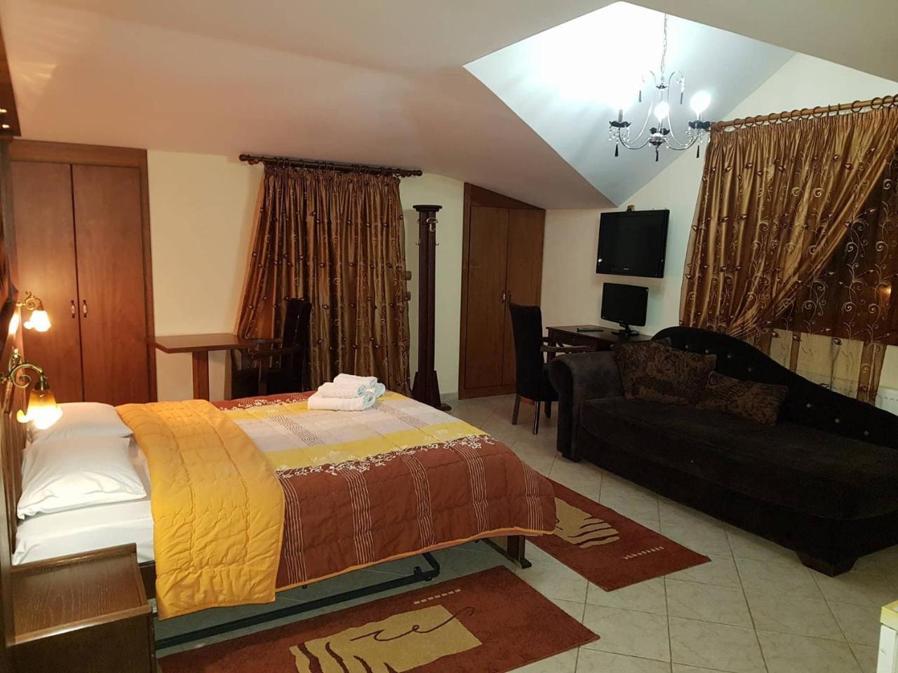 Hotel Παραδοσιακο Loutraki  Bagian luar foto