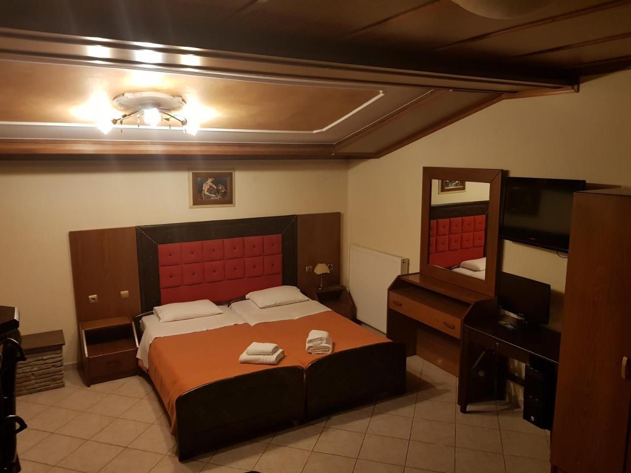 Hotel Παραδοσιακο Loutraki  Bagian luar foto