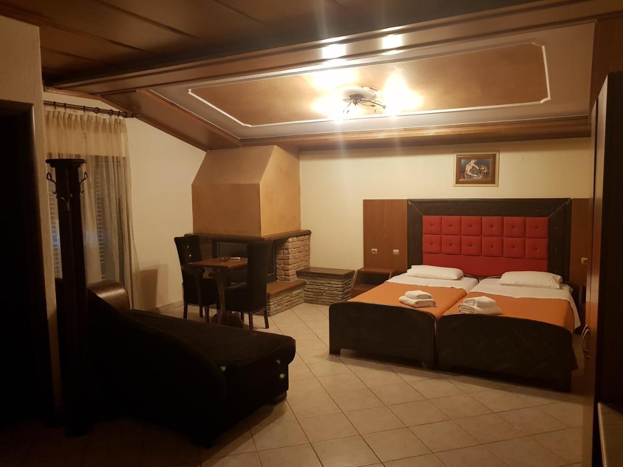 Hotel Παραδοσιακο Loutraki  Bagian luar foto