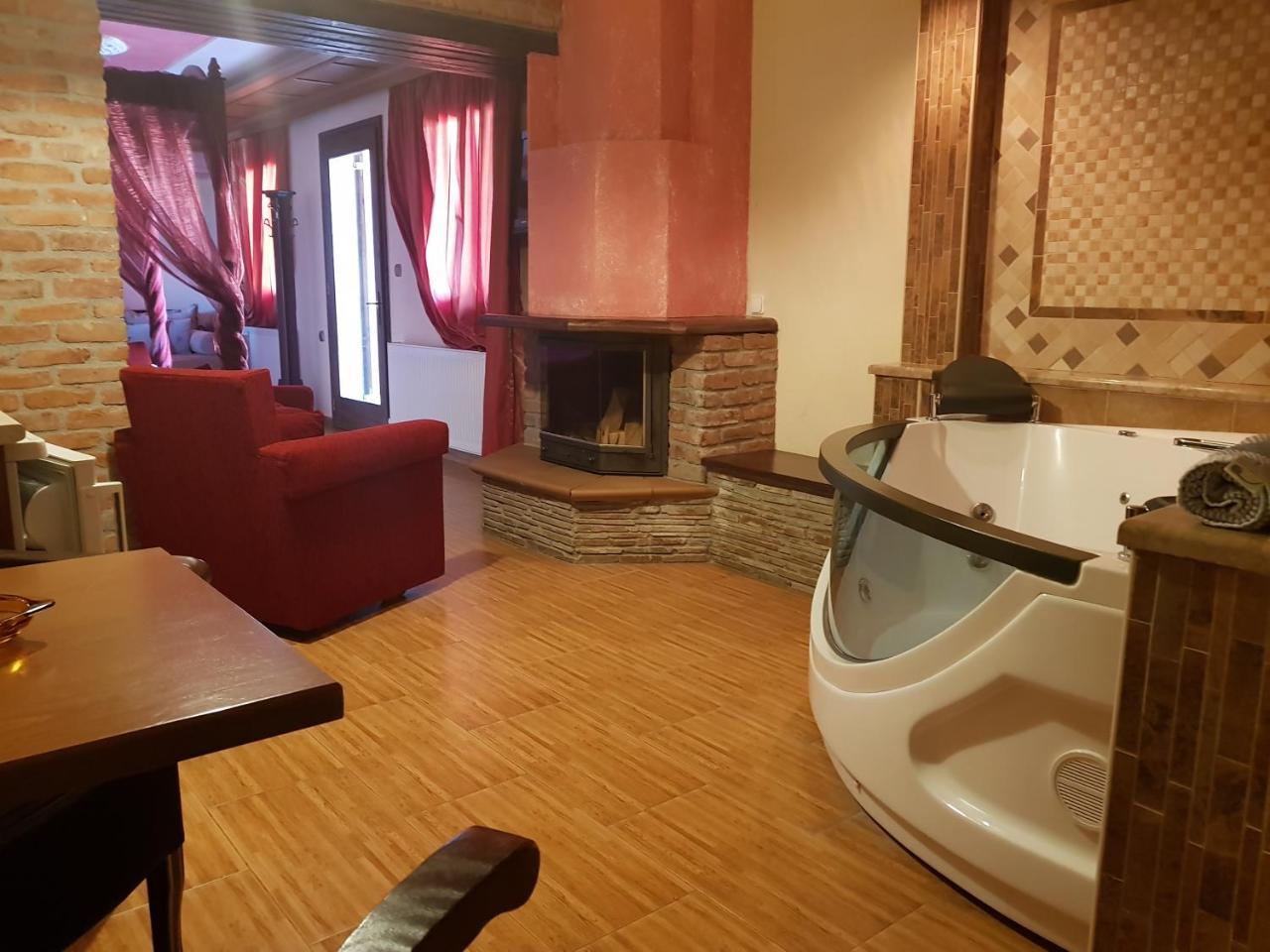 Hotel Παραδοσιακο Loutraki  Bagian luar foto