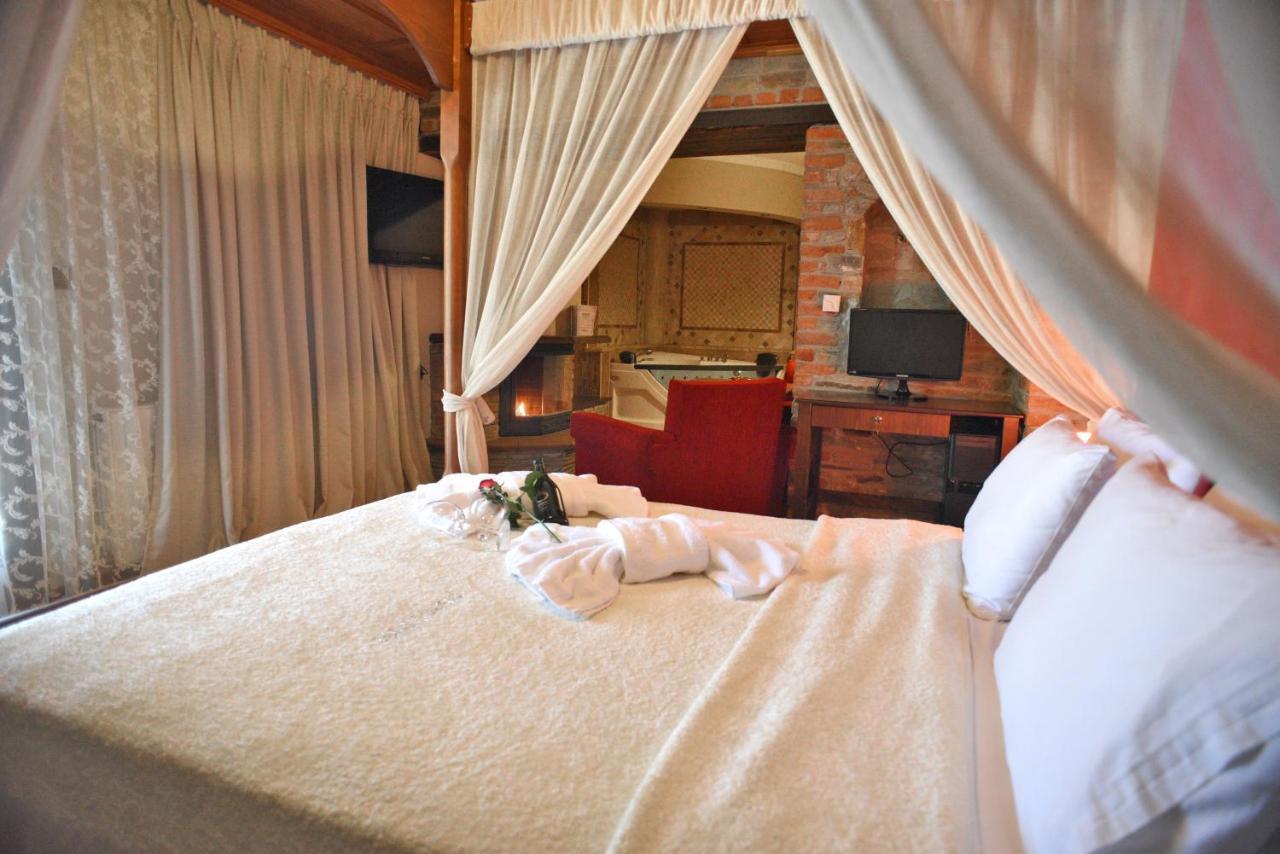 Hotel Παραδοσιακο Loutraki  Bagian luar foto