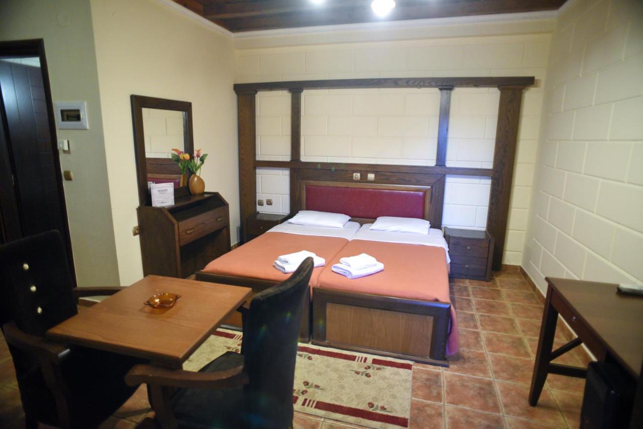Hotel Παραδοσιακο Loutraki  Bagian luar foto