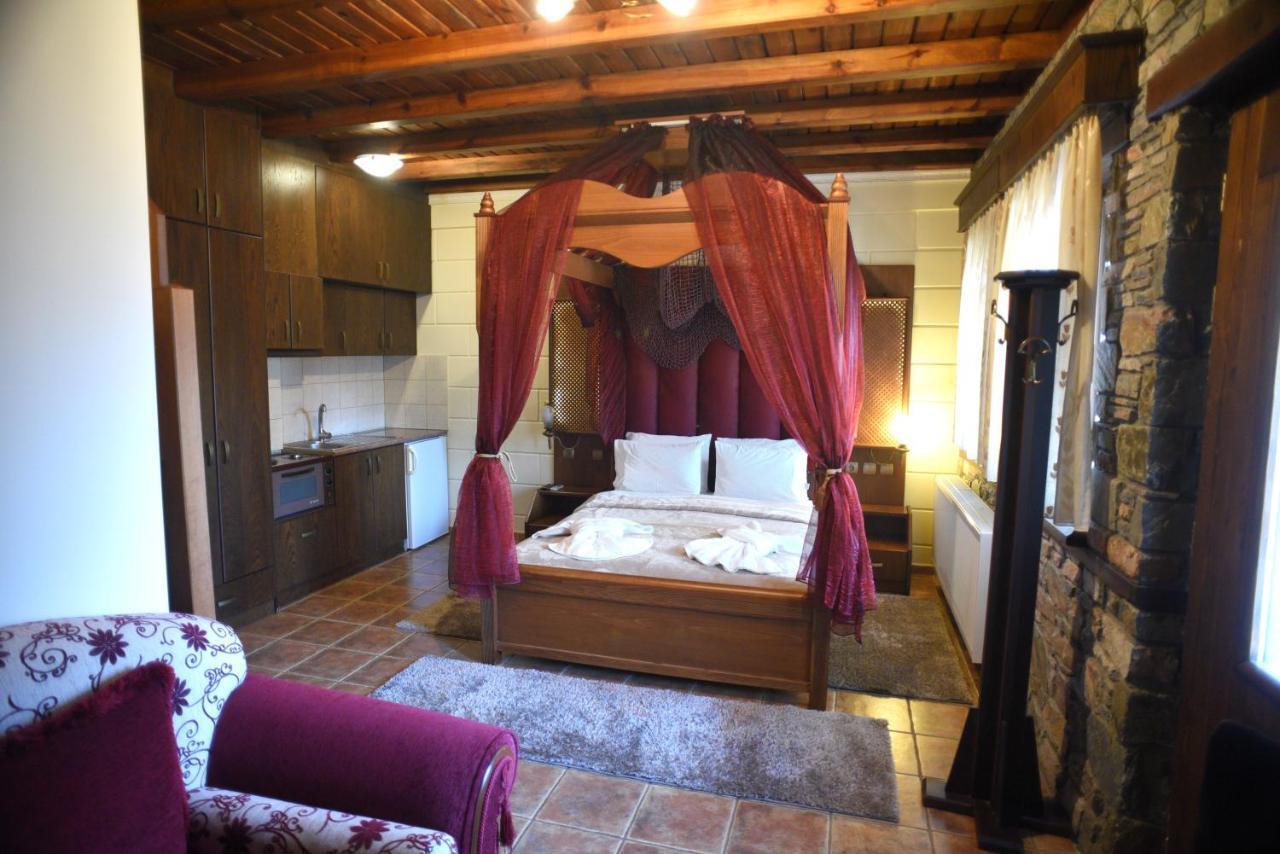 Hotel Παραδοσιακο Loutraki  Bagian luar foto