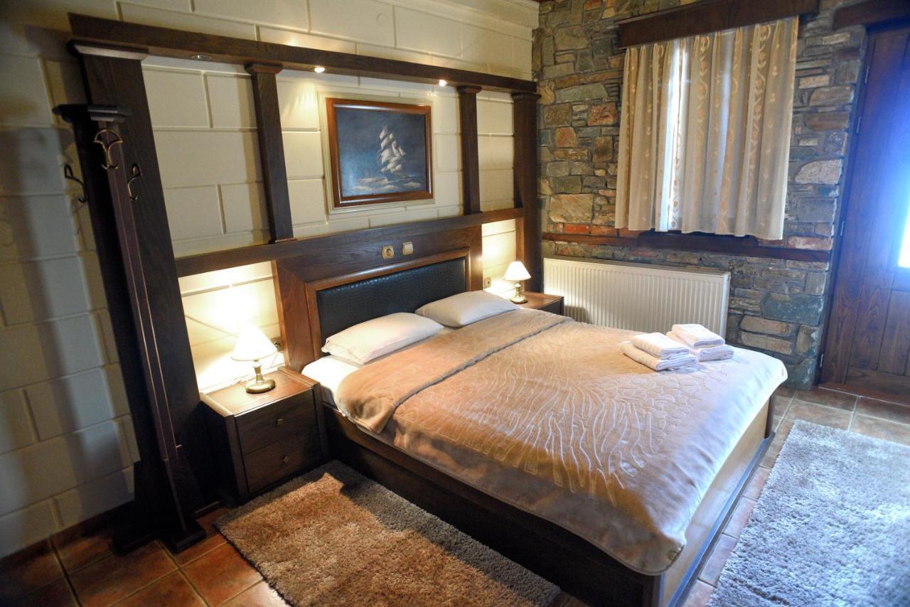 Hotel Παραδοσιακο Loutraki  Bagian luar foto