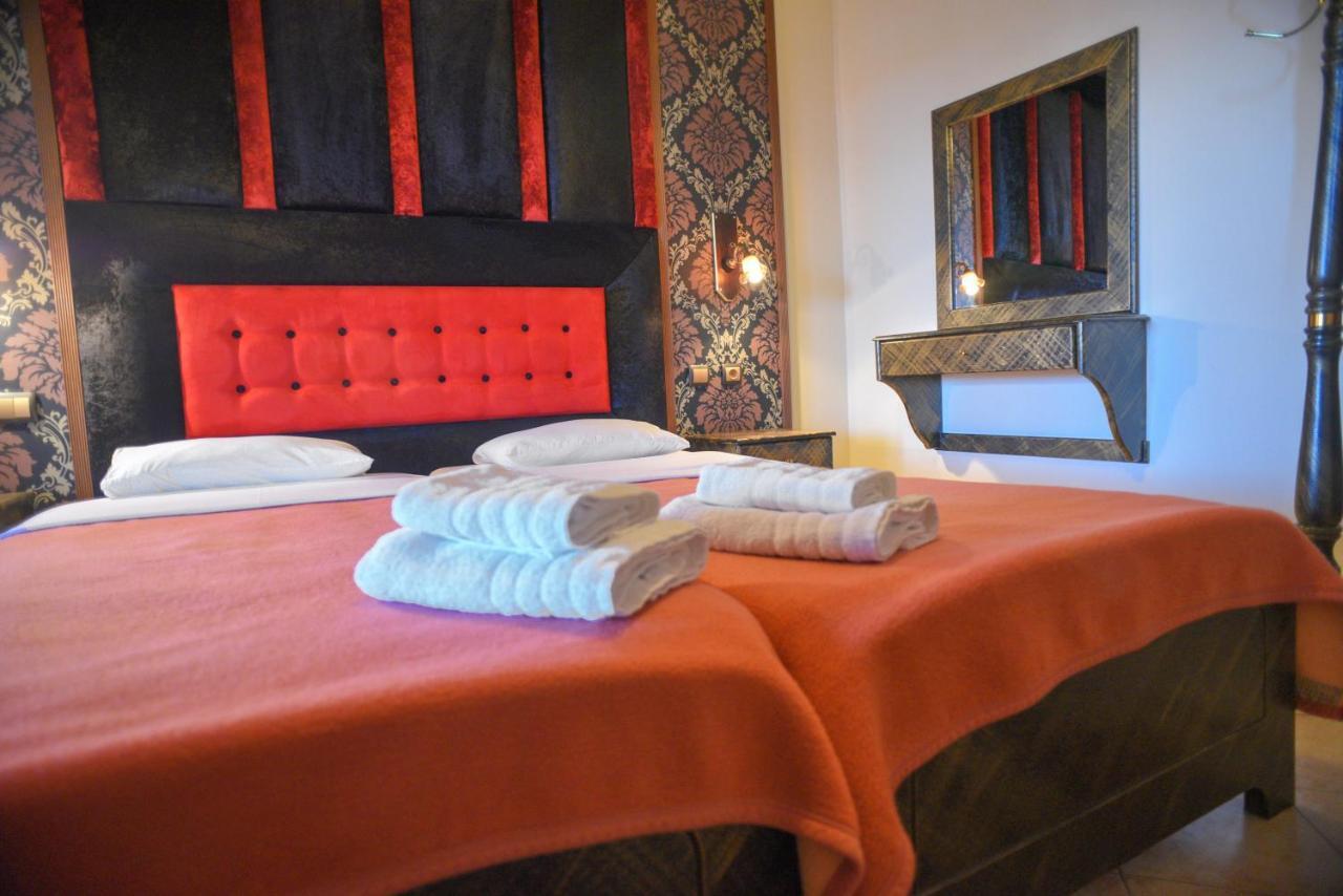 Hotel Παραδοσιακο Loutraki  Bagian luar foto